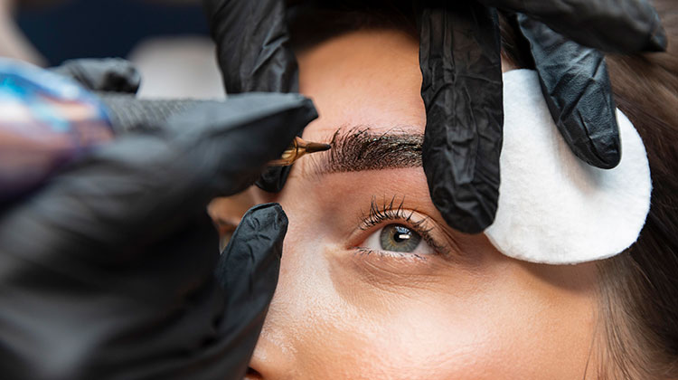 eyebrow-hair-loss-featured