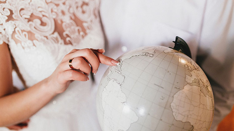 wedding-abroad-featured