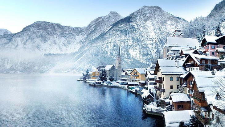 fairytale-winter-destinations-hallstatt-austria-2