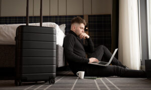 vpn-while-travelling-may23-featured-img