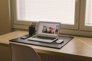 sit-stand-desk-apr24-featured-img