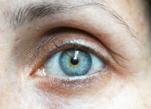 How to Keep Your Eyes Healthy mar26 v-1